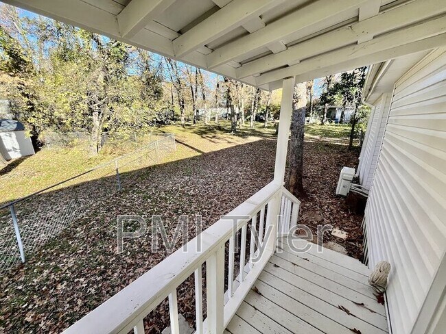 Building Photo - 223 Sunray St