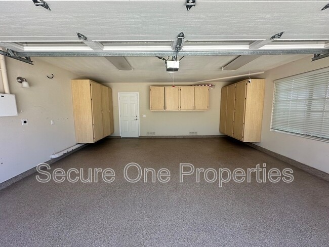 Building Photo - 637 Lynwood St