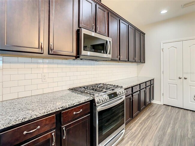 Building Photo - 14912 Caravan Ave