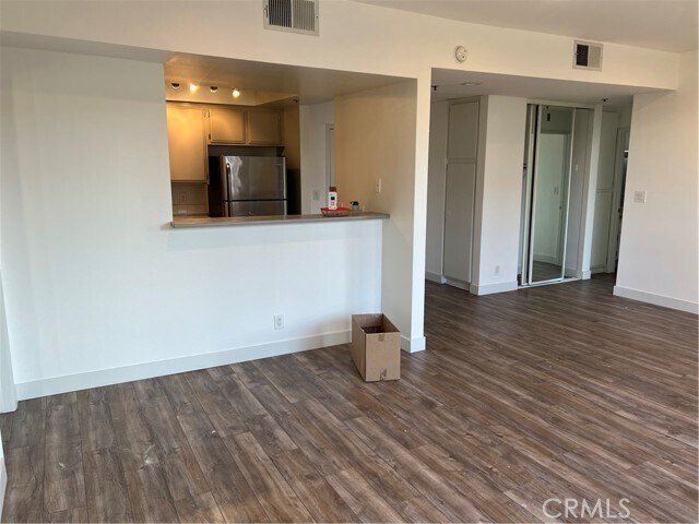 Building Photo - 8614 Burton Way