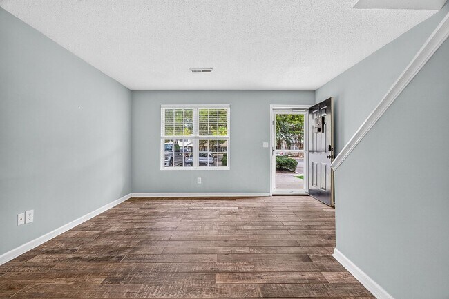 Building Photo - 507 Stinson Dr