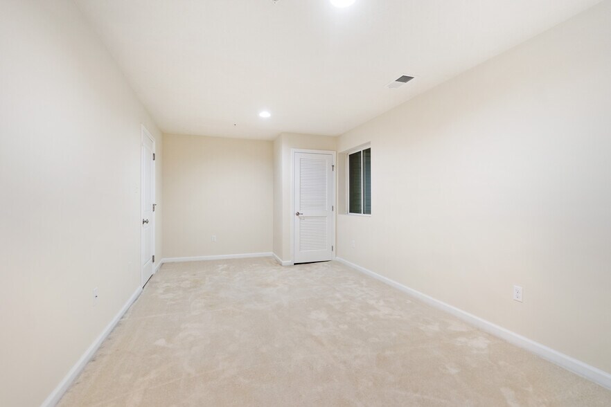 Building Photo - 8042 Hinsdale Ln
