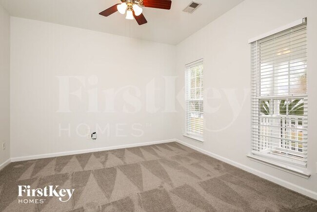 Building Photo - 3357 Middlesboro Ave