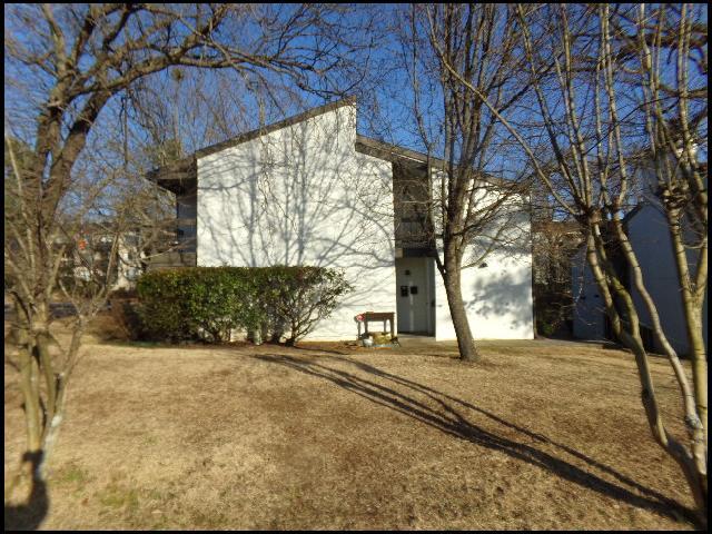 Building Photo - 1311 N University Ave