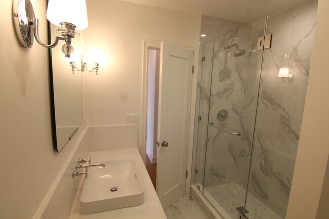 Building Photo - 1523 S Wooster St