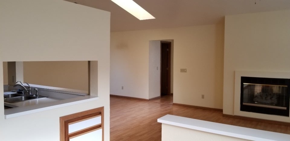 Building Photo - 716 Hilltop Ln