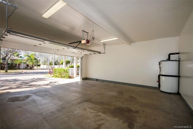 Building Photo - Golf Course View