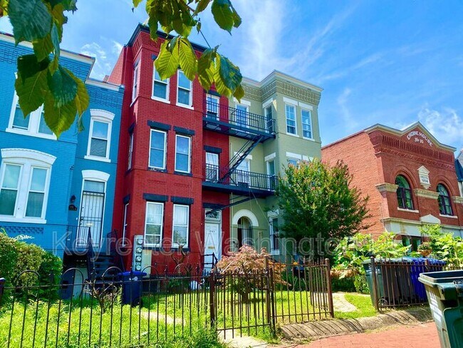 Building Photo - 1349 Maryland Ave NE