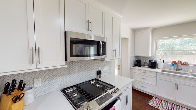 Building Photo - 1329 Mockingbird Ln