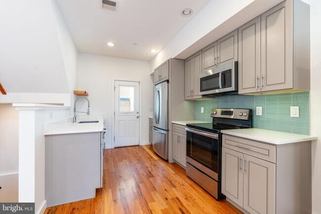 Building Photo - 1719 Erdman St