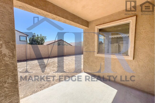 Building Photo - 3Bed/2Bath House in Buckeye! Ready for Immediate Move-In! -- FENCED-IN YARD!