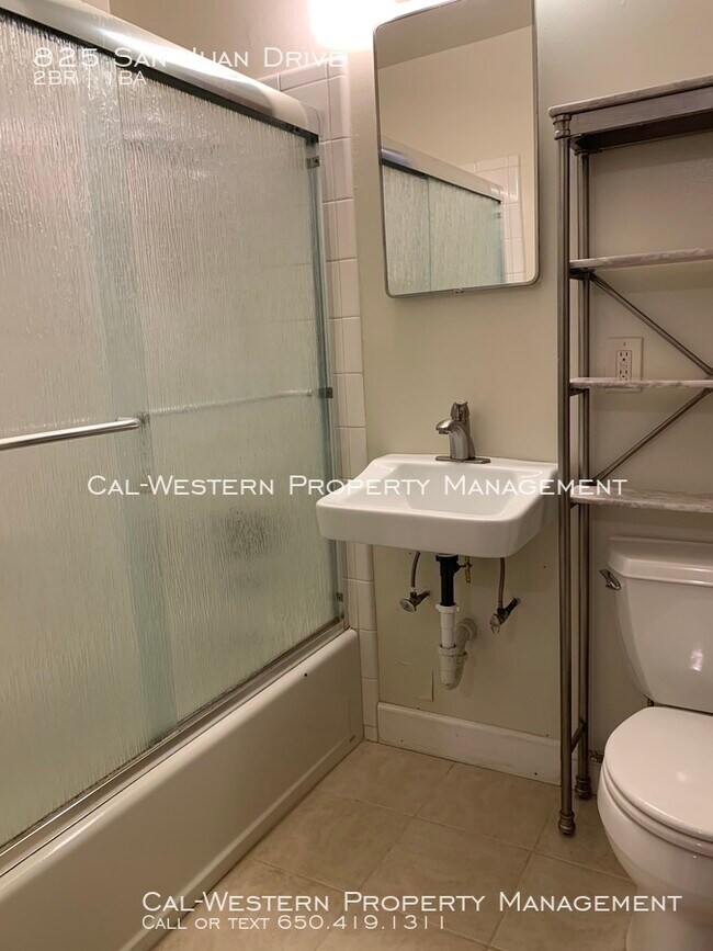 Building Photo - 825 San Juan Dr