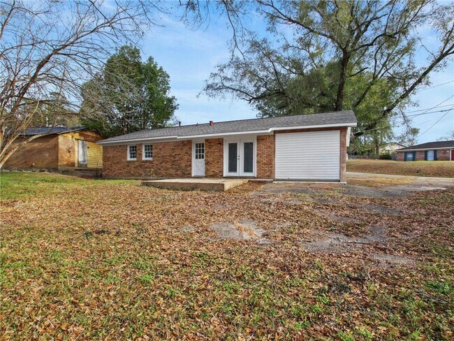 Building Photo - 526 Woodlore Dr