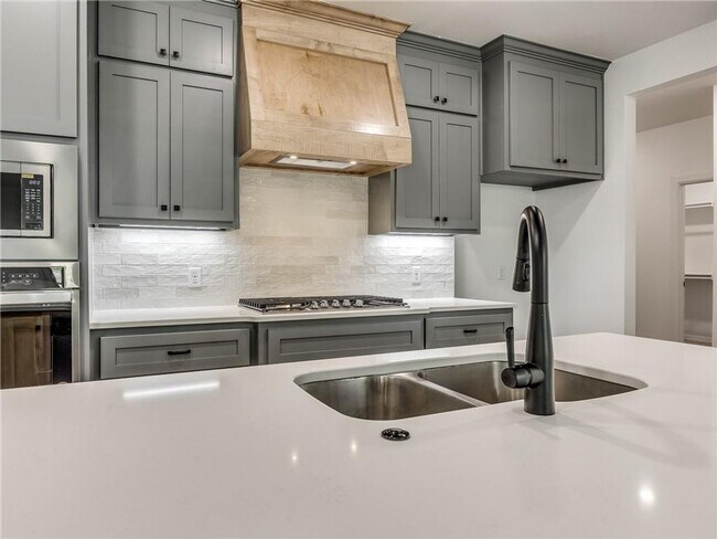 Building Photo - 1460 Deer Rdg