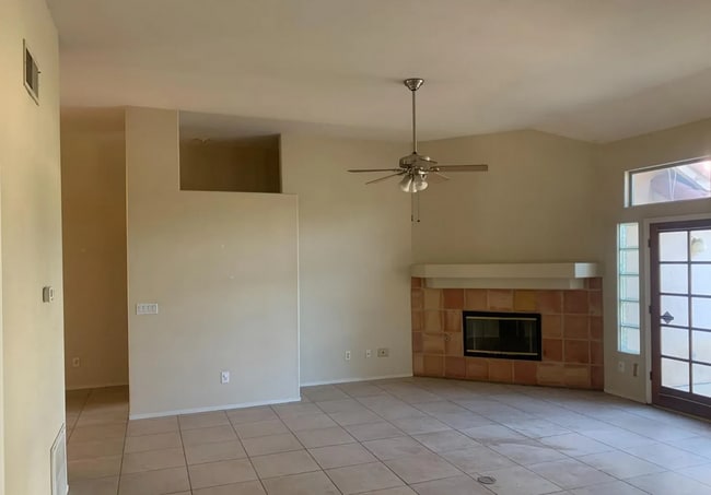 Building Photo - 10612 Sunset Canyon Dr