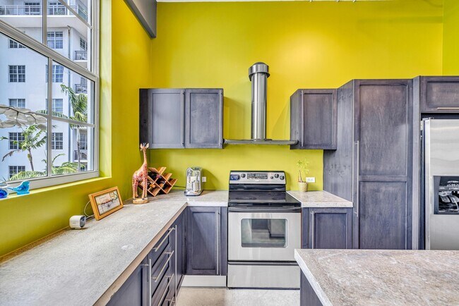 Building Photo - 425 N Andrews Ave