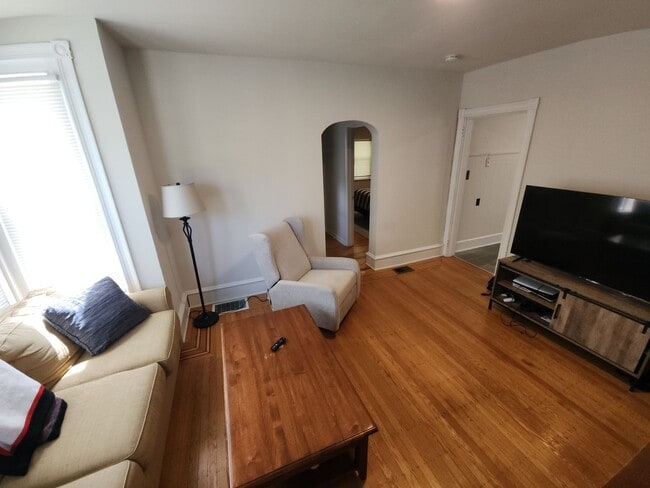 Building Photo - Great Location Conshy Apartment w/Central ...