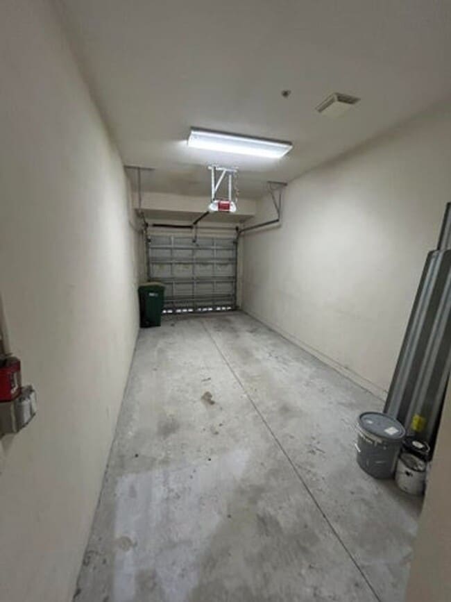 Building Photo - 9080 Preston Pl