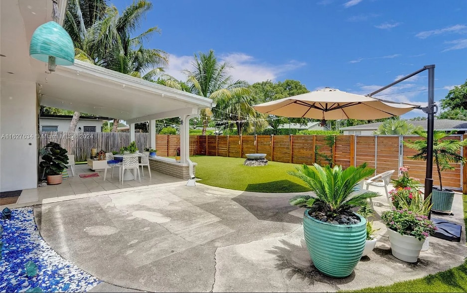 Building Photo - 1001 NE 17th Ct