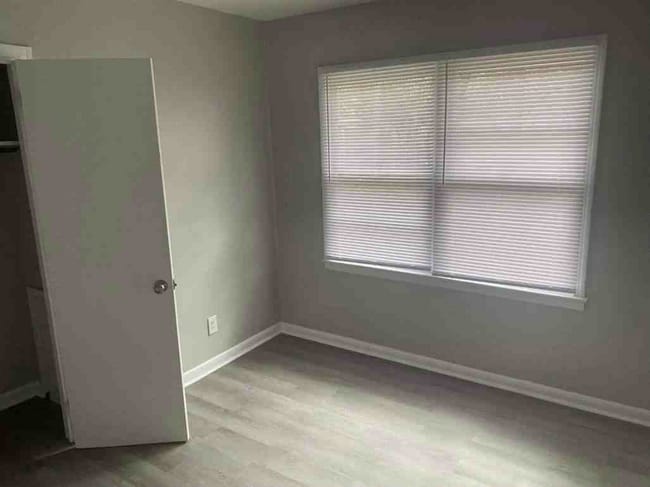 Building Photo - 803 Lausanne Dr