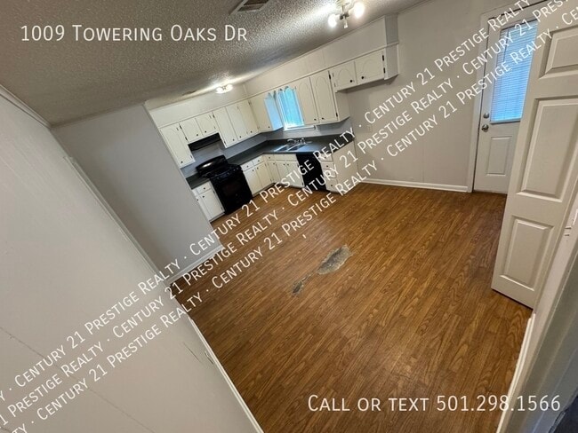 Building Photo - 1009 Towering Oaks Dr