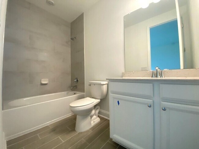 Building Photo - Beautiful 4 Bedroom Home in Wexford Reserve!