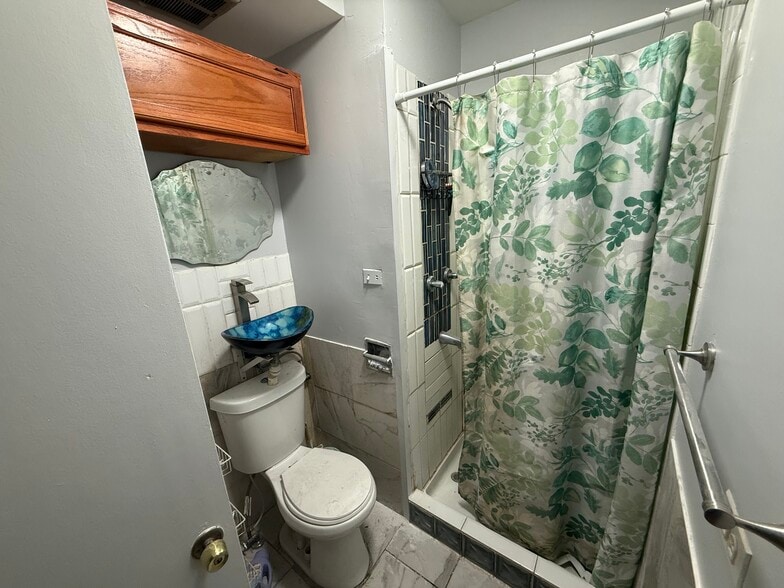 Building Photo - 5351 N Kimball Ave