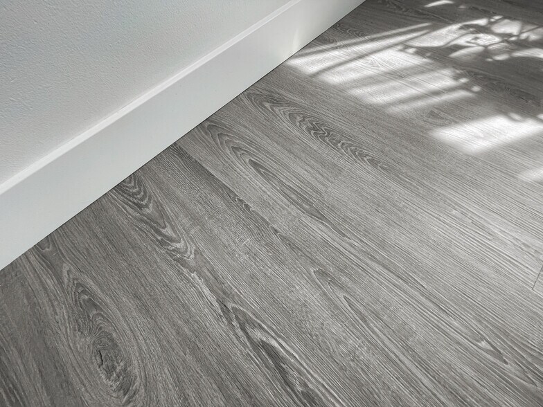 BRAND NEW luxury SPC vinyl flooring - 9047 Langdon Ave