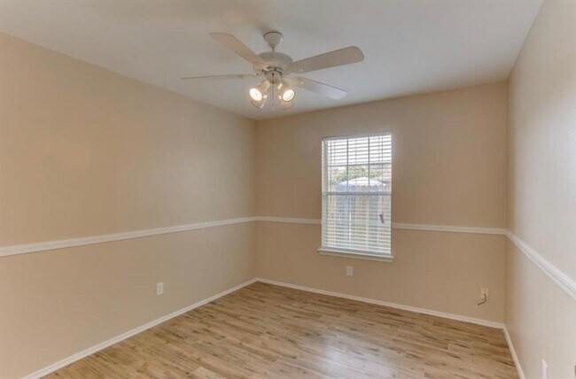 Building Photo - 9210 Rosewell Ct