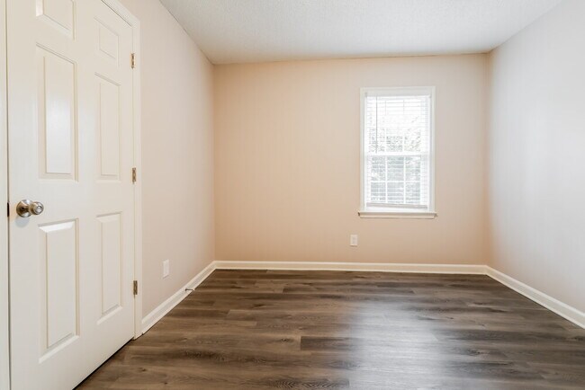 Building Photo - 739 Glenspring Dr