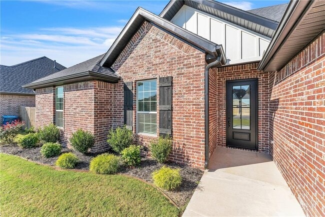 Building Photo - 2401 Abbott Ln