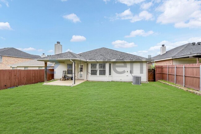 Building Photo - 916 Reveille Rd