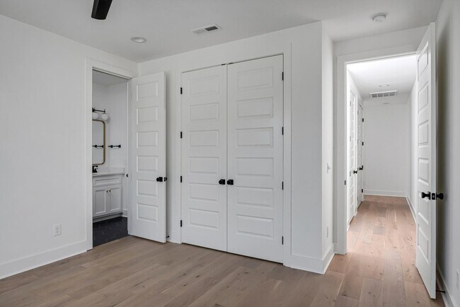 Building Photo - 212 Jennings Ave