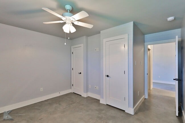 Building Photo - 3/2/2 duplex!  NEWLY UPDATED!