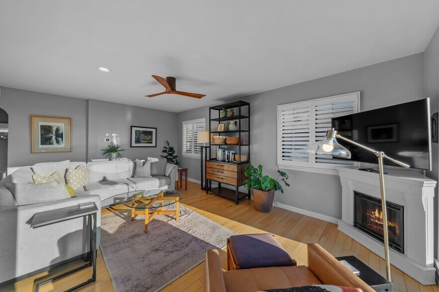 Building Photo - 4350 Summit Dr