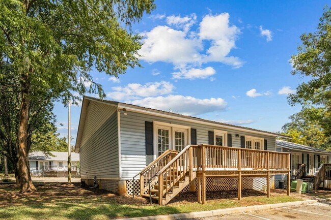 Primary Photo - 2202 Magnolia Cir