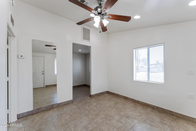 Building Photo - 1860 W Glenrosa Ave