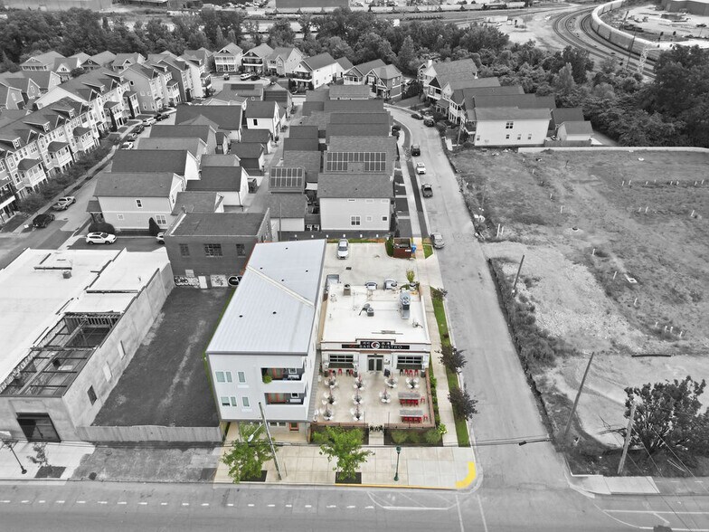 Building Photo - 623 E Main St