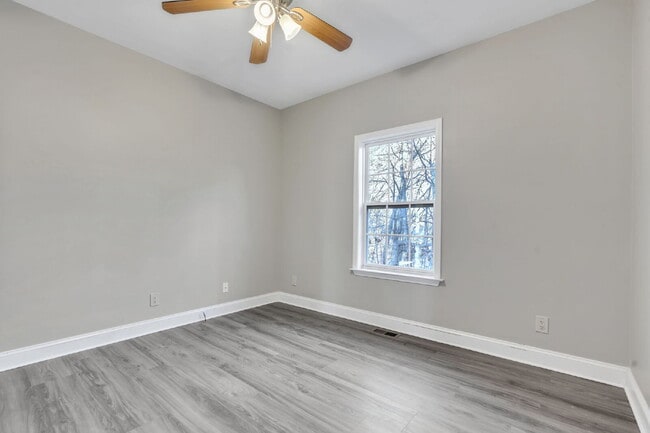 Building Photo - Beautiful 3BR/2BA in Travelers Rest with Granite Kitchen & Cozy Fireplace $2275/mo rent**