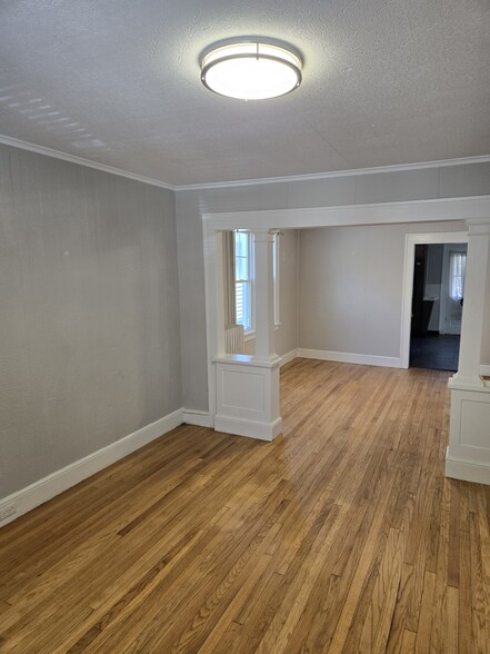 Building Photo - 1110 6th Ave
