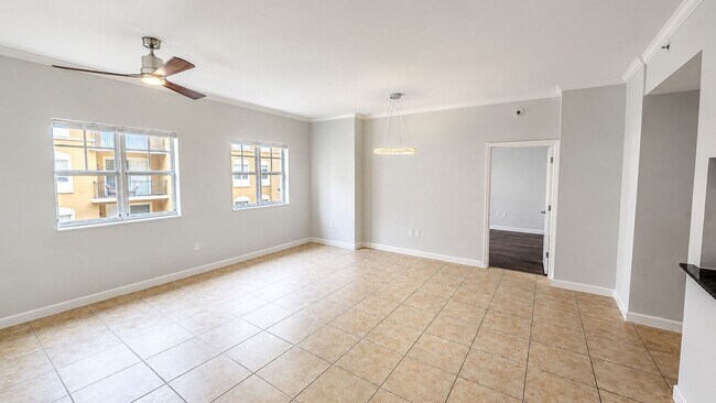 Building Photo - Annual 2/2 condo in luxury building downtown Sarasota!