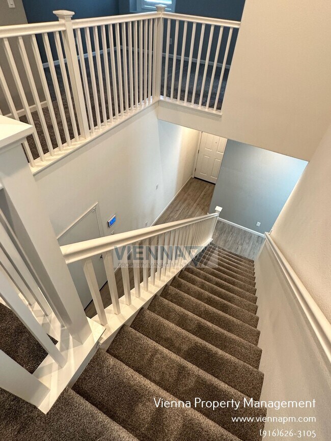 Building Photo - 1347 Larkspur Dr