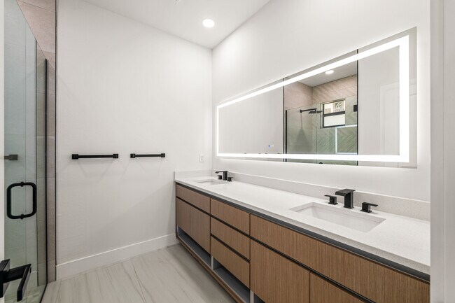 Building Photo - 3203 18th St W