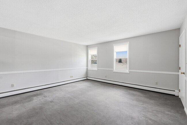 Building Photo - 146 Hecla St