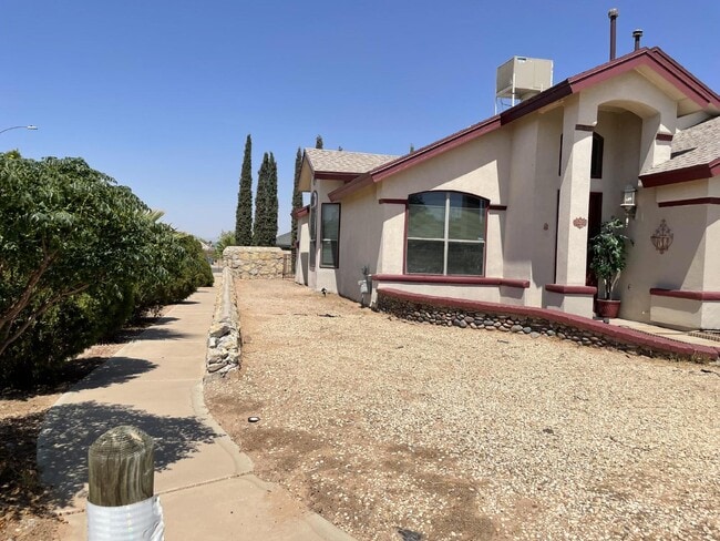 Building Photo - 3701 Trina Pl