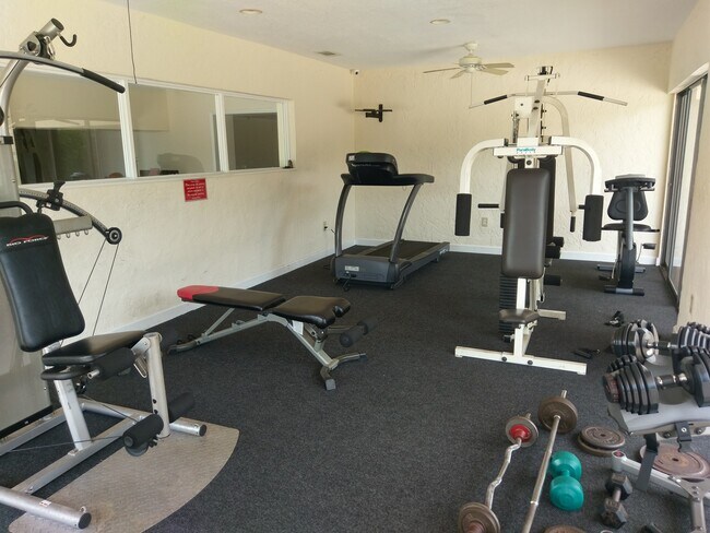 Comm Gym - 829 Camino Rd