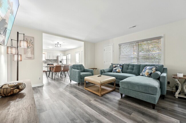Building Photo - 214 Bridgefield Pl