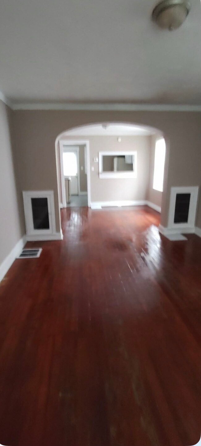 Building Photo - 1405 N Chester Ave