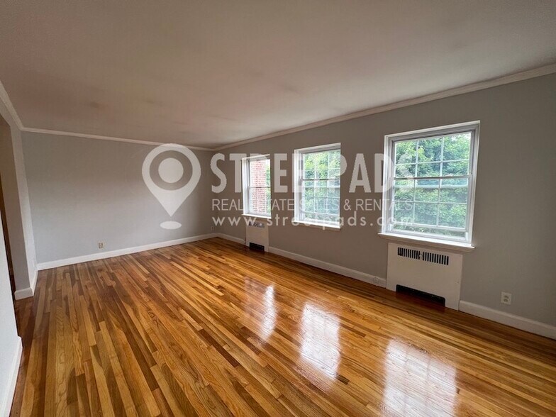 Building Photo - 1153 Beacon St