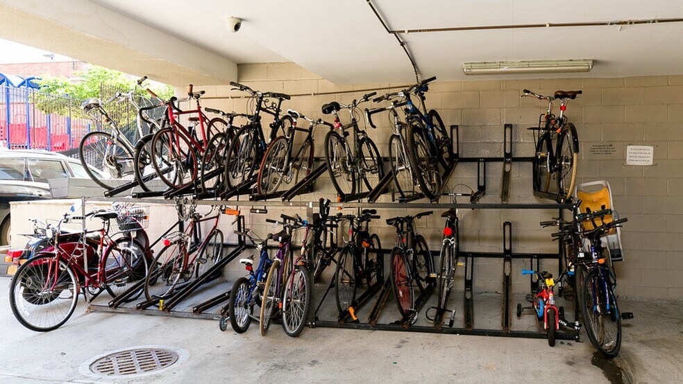 Building Photo - 836 Bergen St